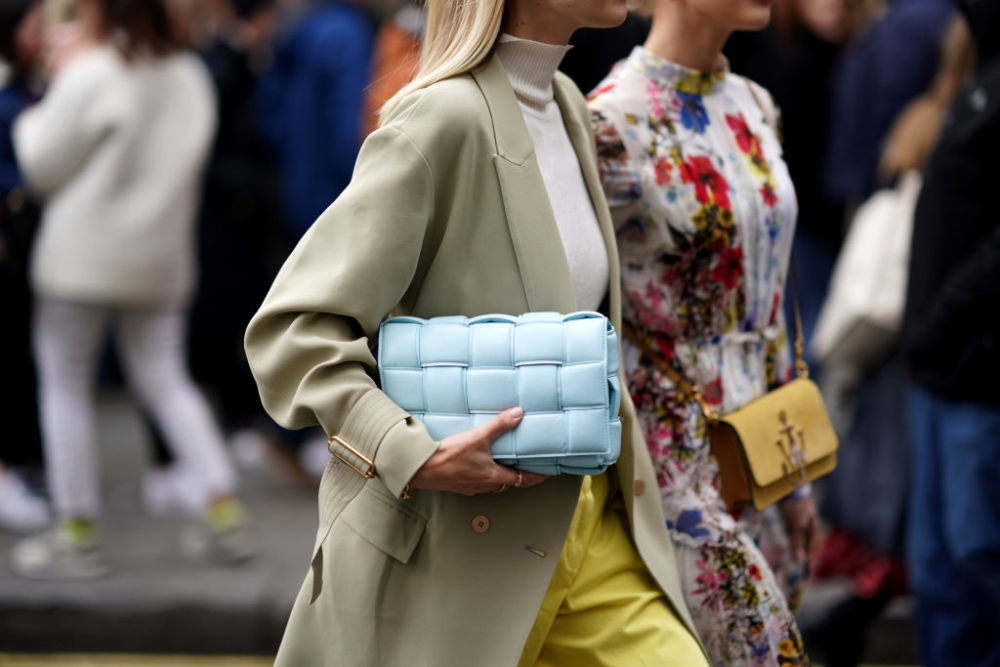 Padded Cassette marki Bottega Veneta (Fot. Getty Images)