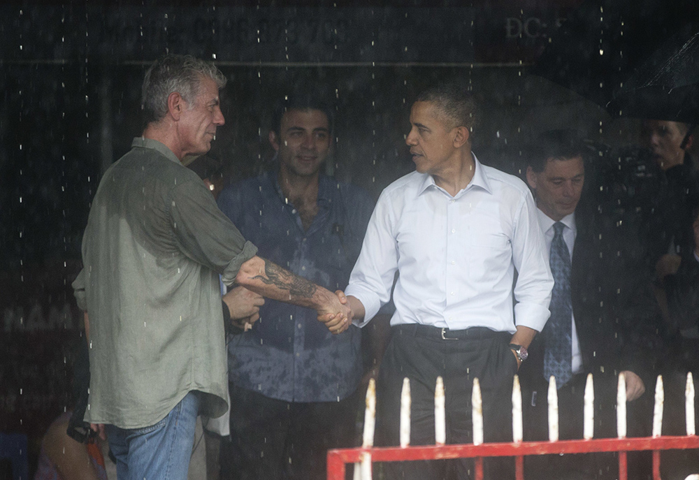 Anthony Bourdain i Barack Obama w Hanoi (Fot. AP/FOTOLINK, Getty Images)