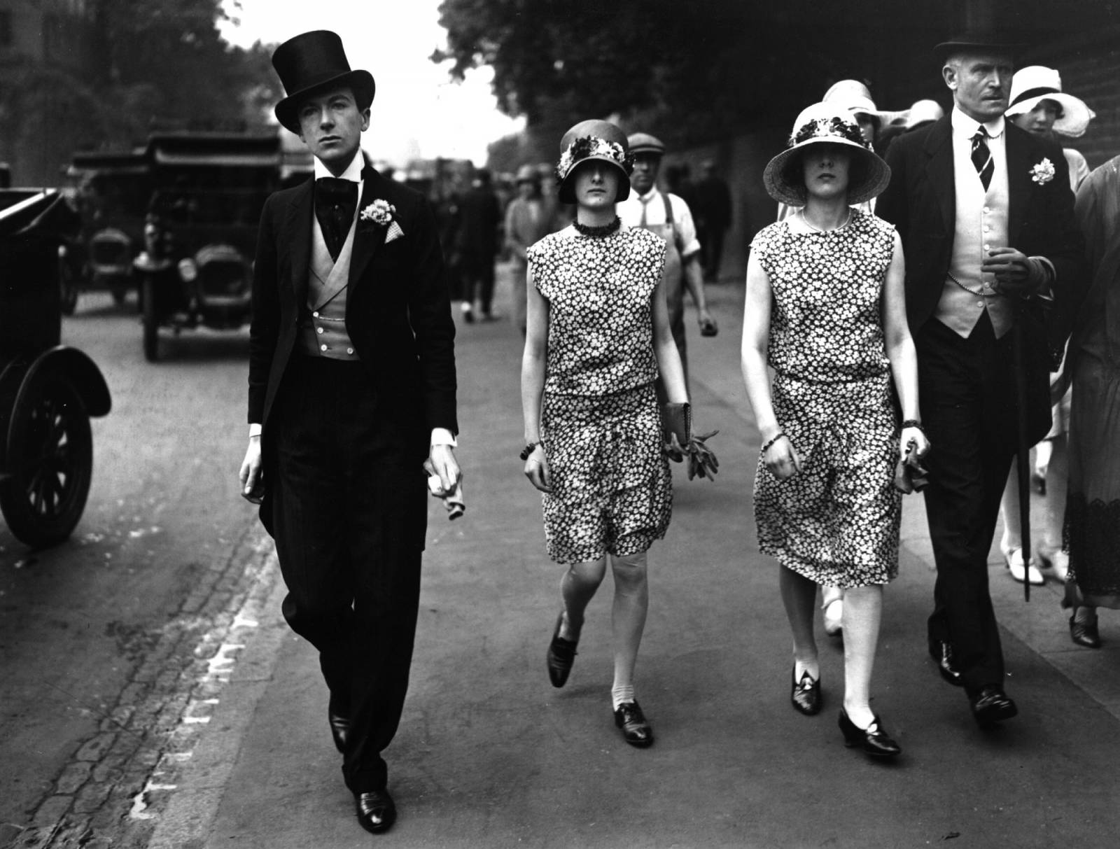 Cecil Beaton with his sisters before the cricket competition, 1927