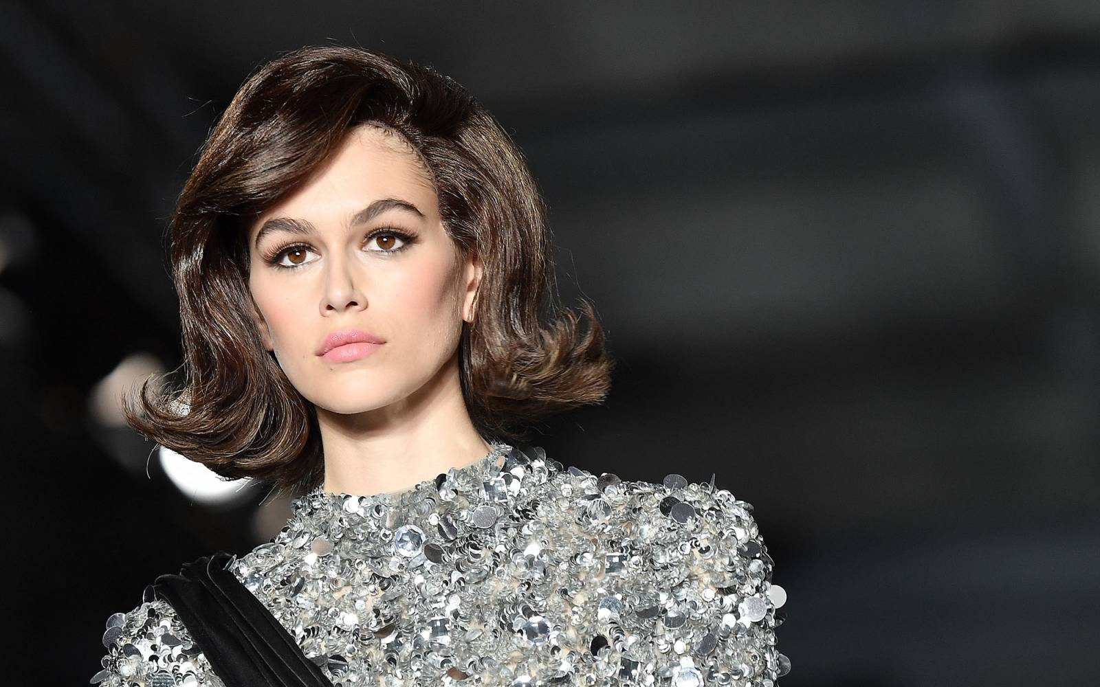 Kaia Gerber w pokazie kolekcji Moschino jesień-zima 2018-2019