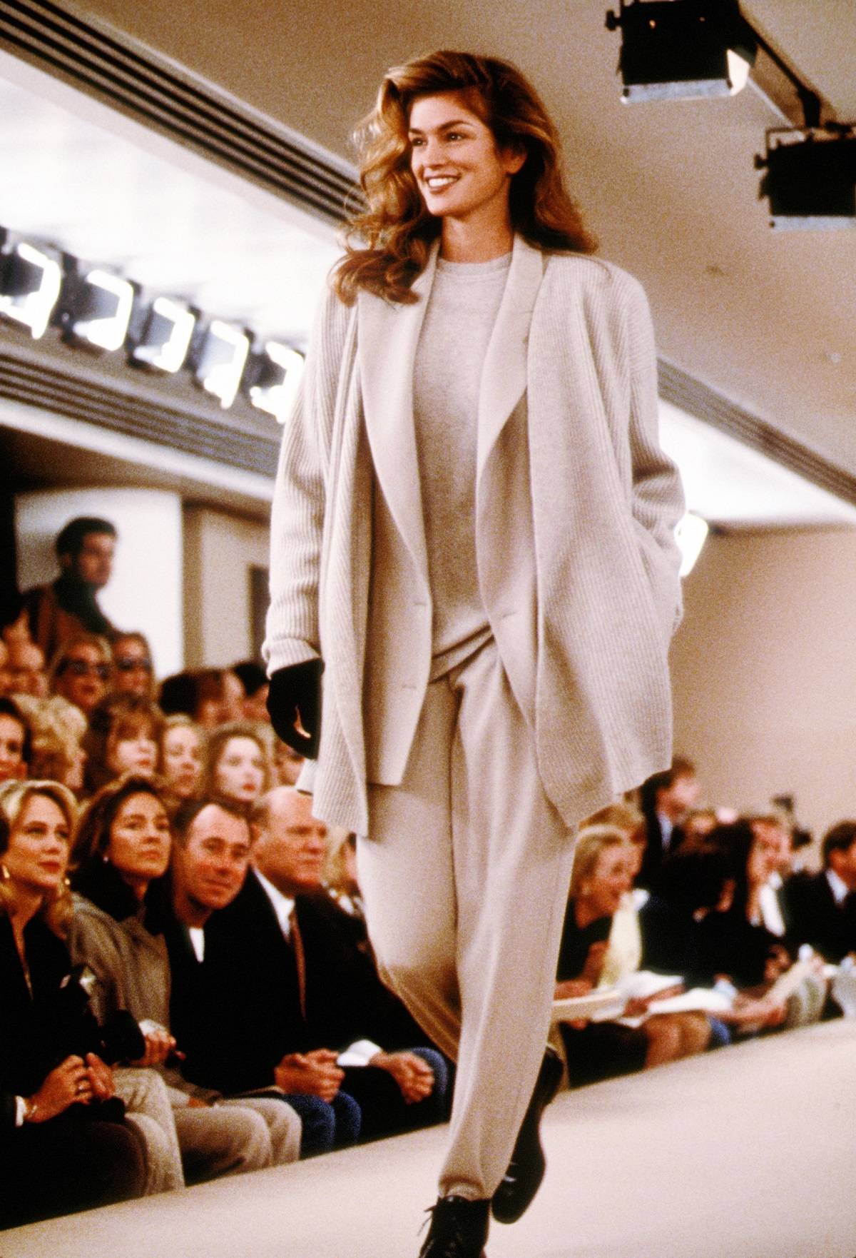 Cindy Crawford podczas pokazu Calvina Kleina w 1992 roku