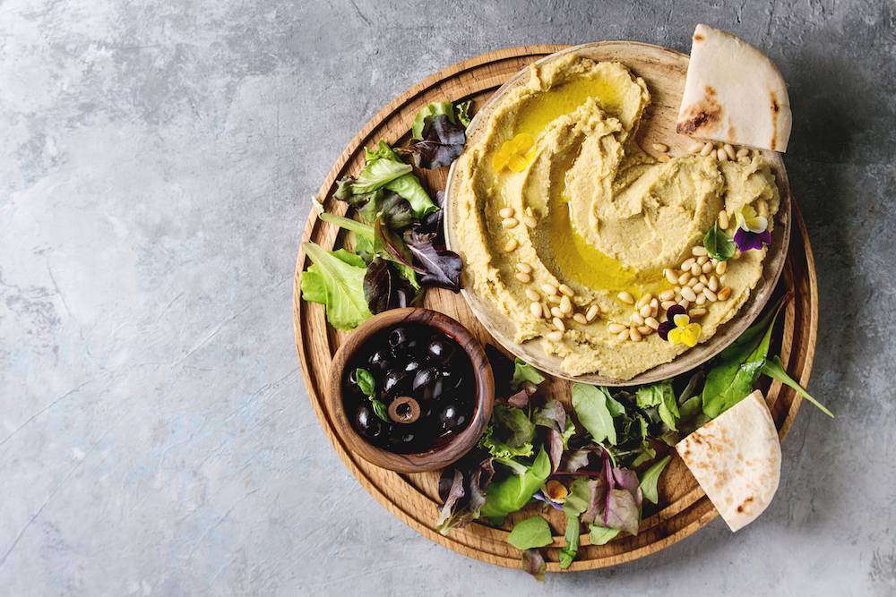 Hummus to imprezowy pewniak (Fot. Getty Images)