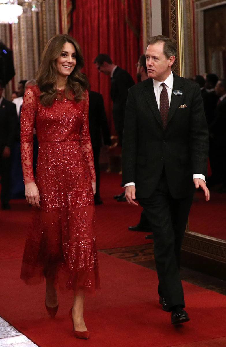 Kate Middletone w sukience Needle & Thread podczas spotkania w Buckingham Palace w 2020 r. / YUI MOK (Fot. Getty Images)