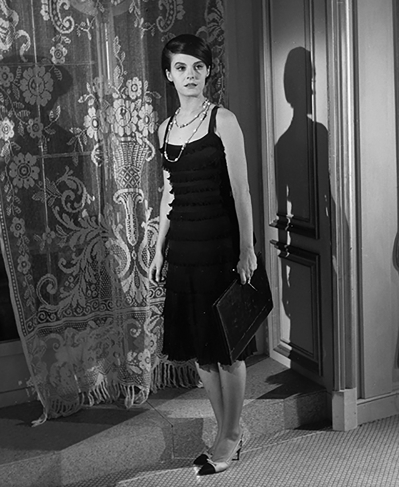 Delphine Seyrig w sukience projektu Gabrielle Chanel (Fot. Materiały prasowe Chanel)
