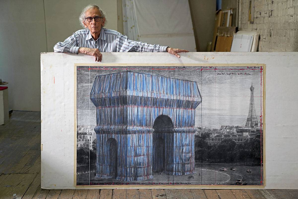 Christo w studio (Fot. Christo and Jeanne-Claude Foundation)