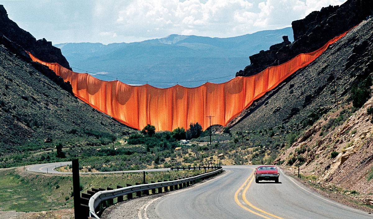 Christo i Jeanne-Claude, Valley Curtain, Kolorado (Fot. Christo and Jeanne-Claude Foundation)