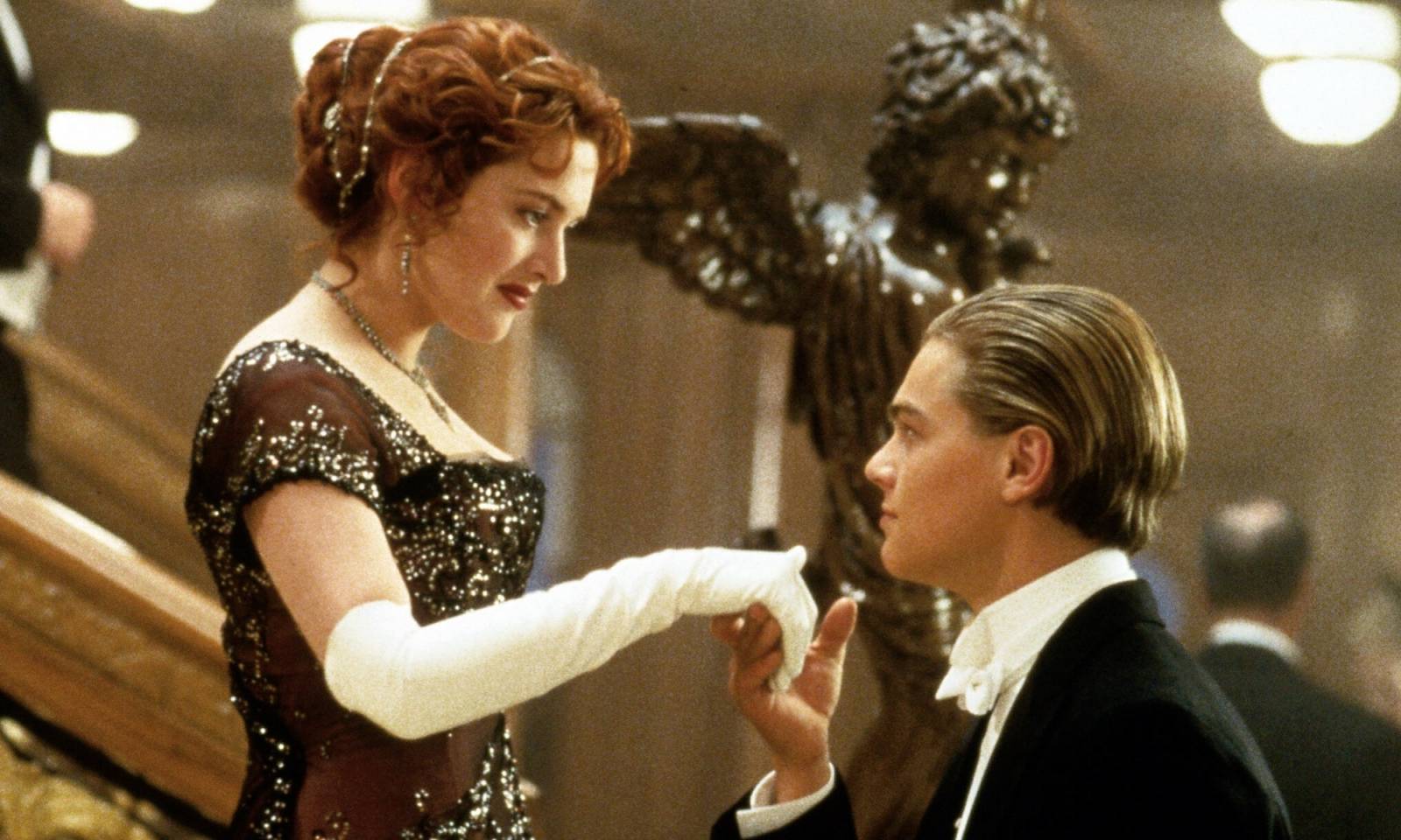 Kate Winslet i Leonardo DiCaprio w Titanicu (Fot. EastNews)