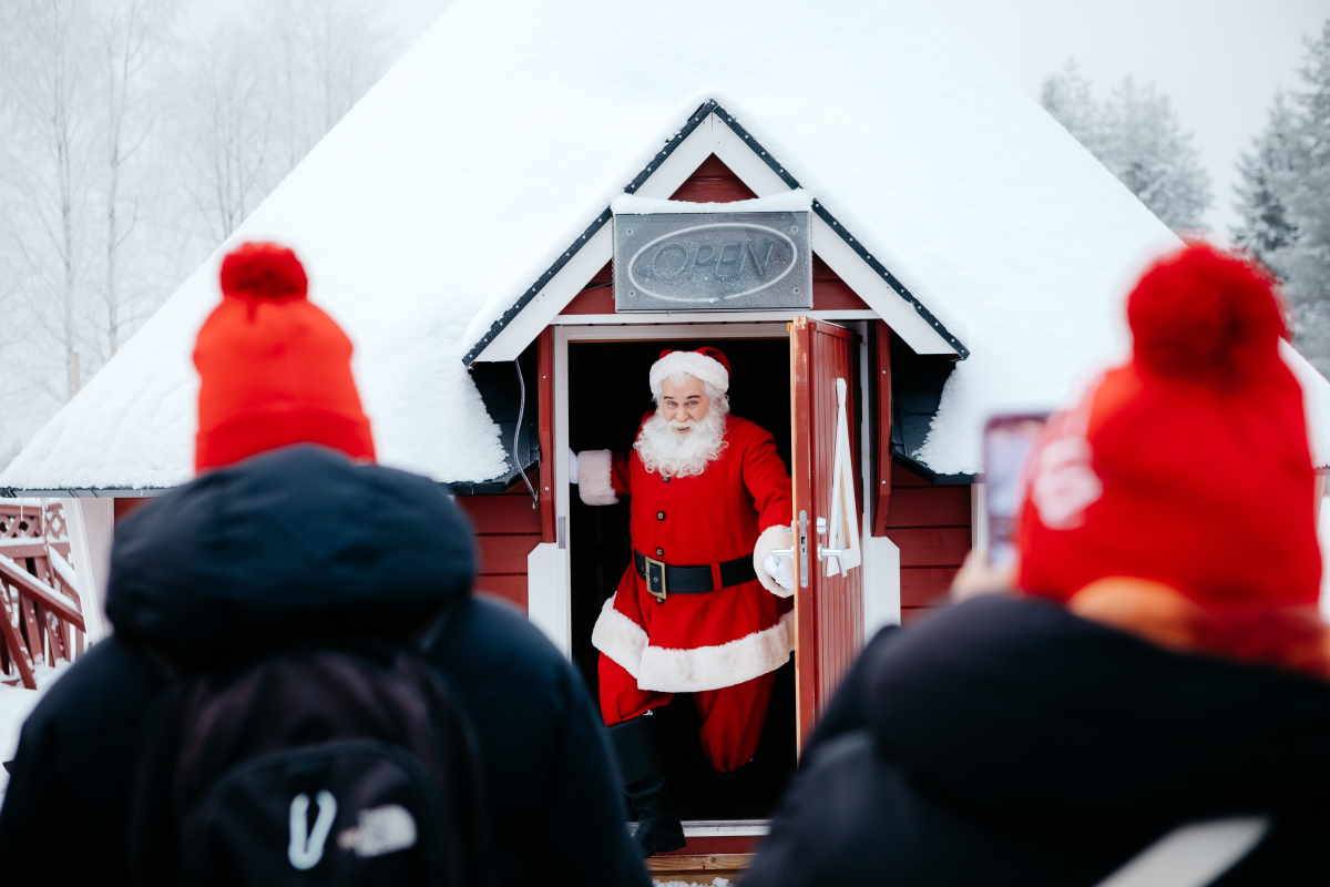 Coca-Cola zaprasza do wspólnego celebrowania Bożego Narodzenia: Odkryj w sobie św. Mikołaja, baw się w strefie Coca-Cola i wygraj wycieczkę do Rovaniemi.