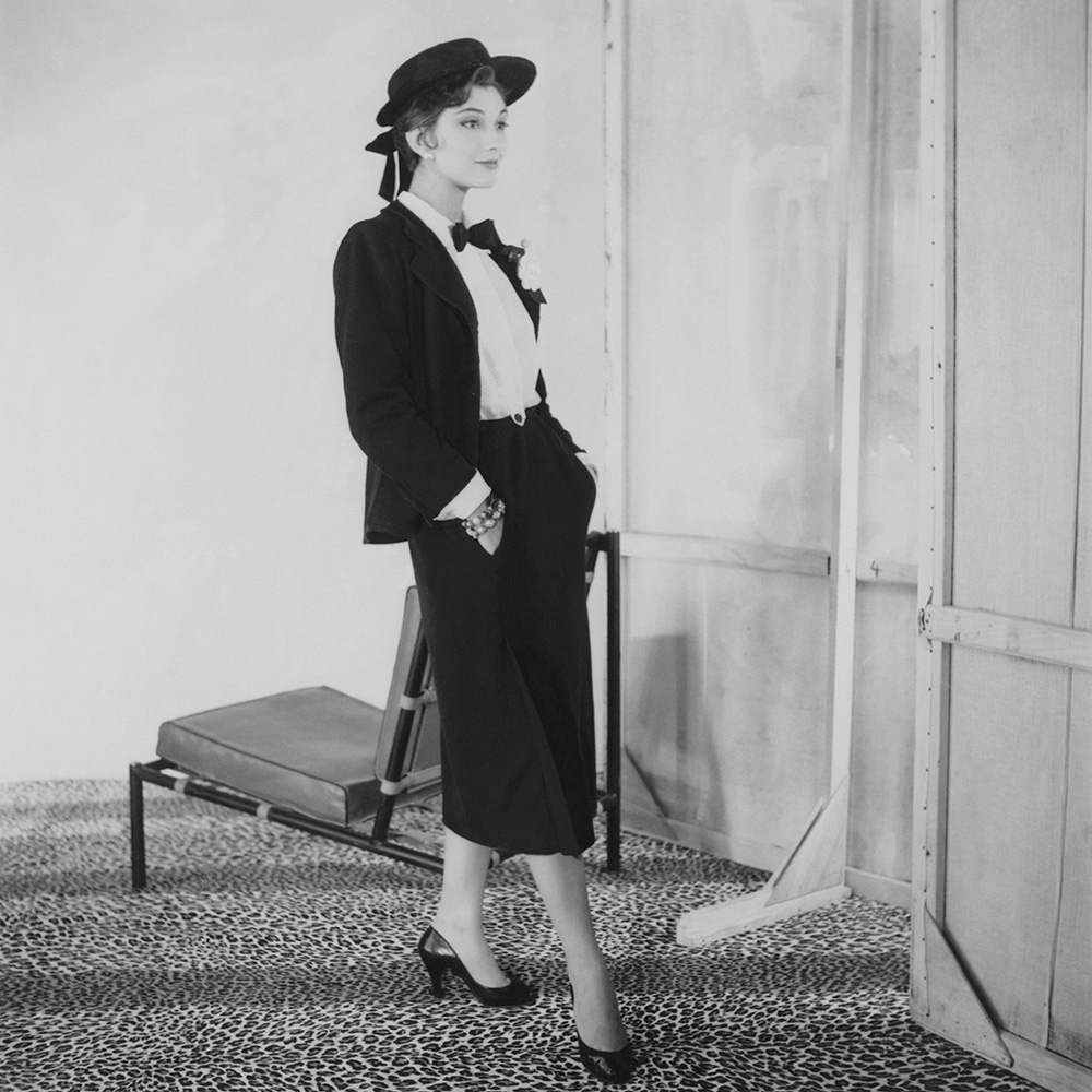 Modelka w stylizacji autorstwa Chanel, Vogue 1954 (Fot. Henry Clarke/Condé Nast , Getty Images)