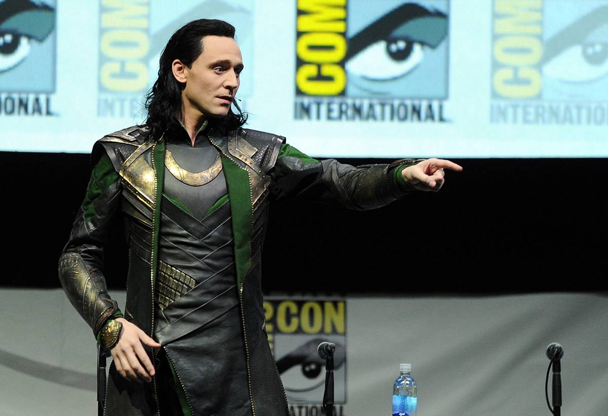 Tom Hiddleston jako Loki podczas Comic-Con 2013 roku