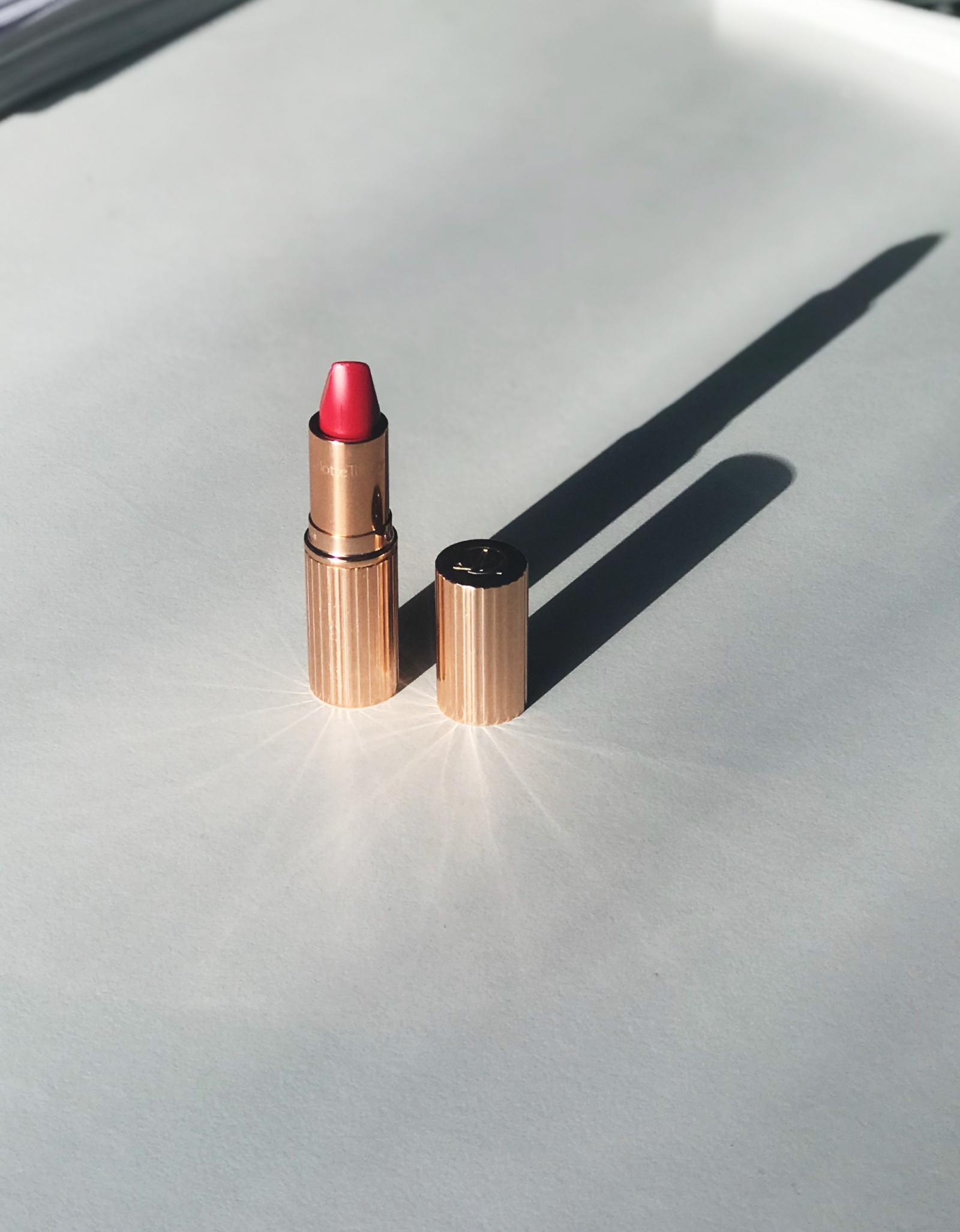 Pomadka Charlotte Tilbury Hot Lips z serii Matte Revolution, cena ok. 136 zł (Fot. Ewelina Dziewiela)