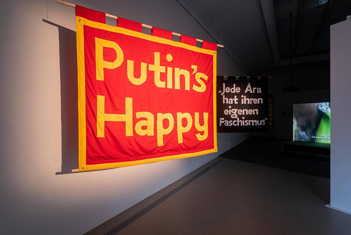 eremy Deller, Putins Happy, 2019, film, Künstlerhaus, Halle für Kunst & Medien, Graz