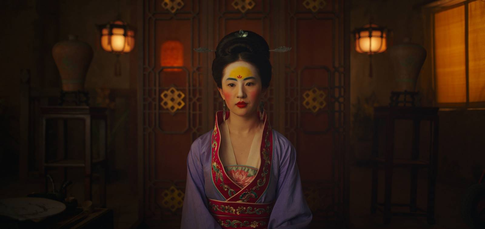 Kadr z filmu Mulan (Fot. Jasin Boland/Capital Pictures/East News)