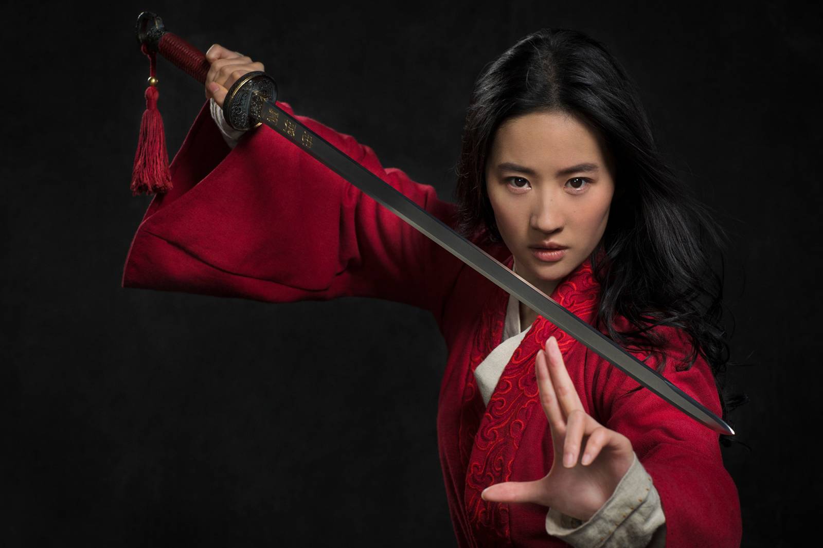 Kadr z filmu Mulan (Fot. Jasin Boland/Capital Pictures/East News)