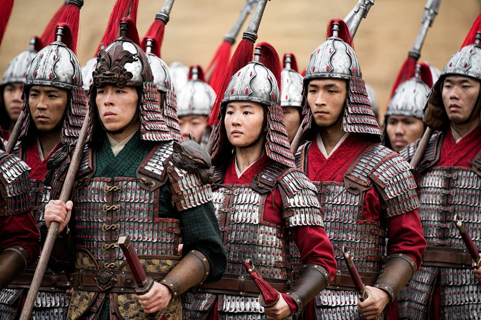 Kadr z filmu Mulan (Fot. Jasin Boland/Capital Pictures/East News)