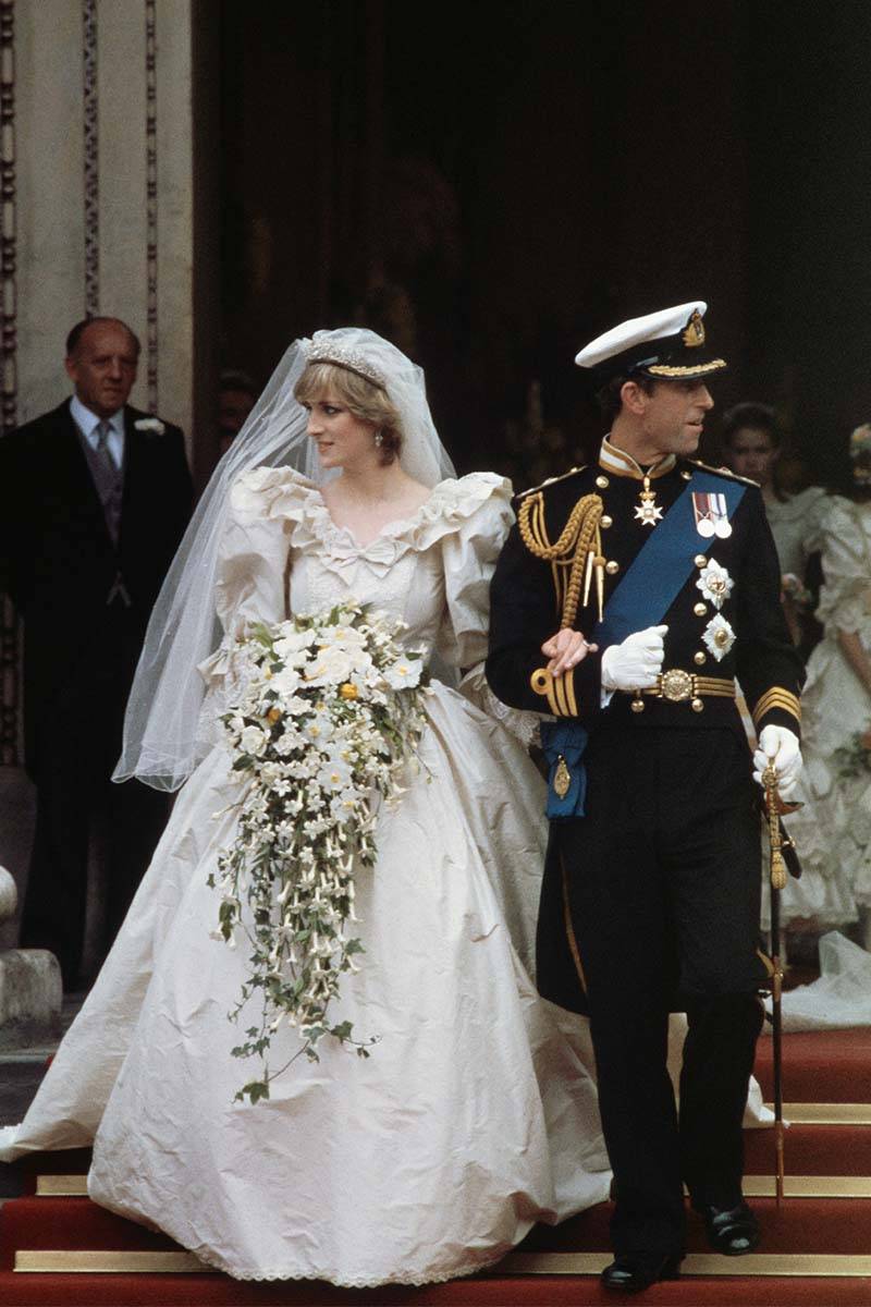 Ślub króla Karola III i księżnej Diany, choć wyglądał jak z bajki, nie powinien dojść do skutku. (Fot. Getty Images)