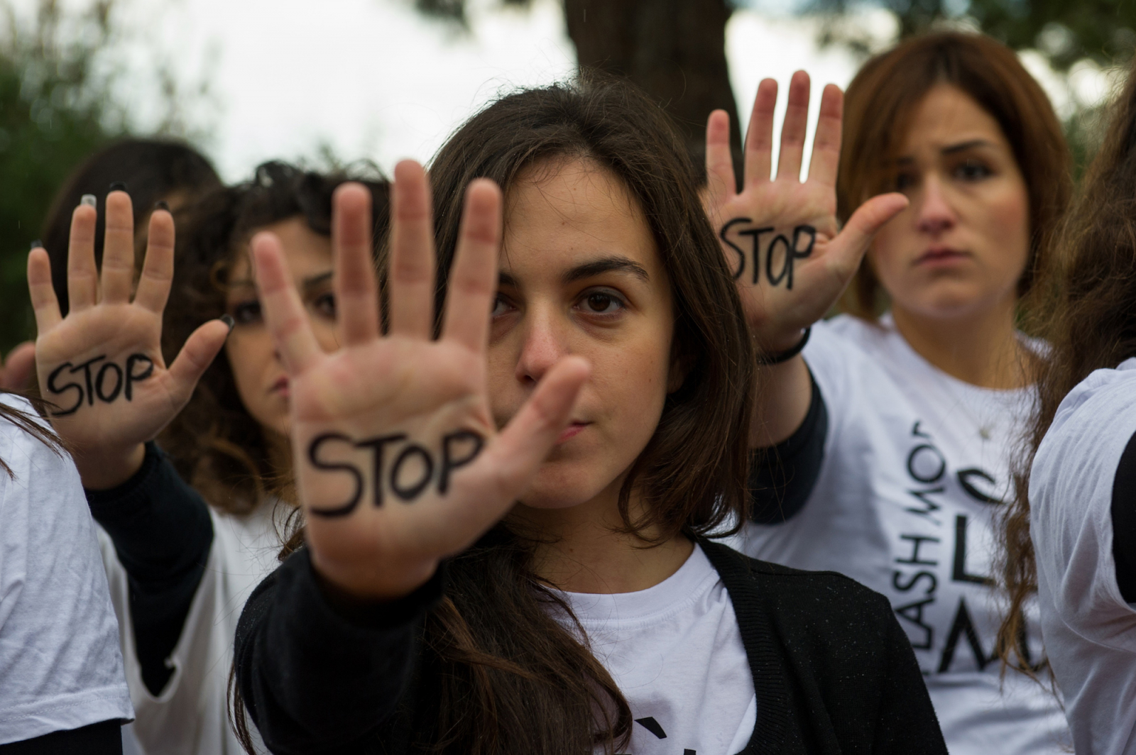 Protest antyprzemocowy, w reakcji na morderstwo 15-letniej Fabiany Luzzi, przez  jej chłopaka. (Fot Alfonso Di Vincenzo/KONTROLAB /LightRocket via Getty Images)