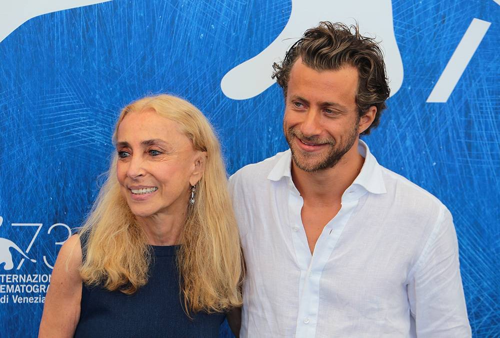 Franca Sozzani z synem Francesco Carrozzinim podczas premiery filmu (Fot. Avalon/REPORTER)