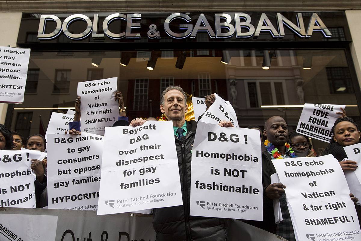 Protesty przed butikiem Dolce&Gabbana w Londynie