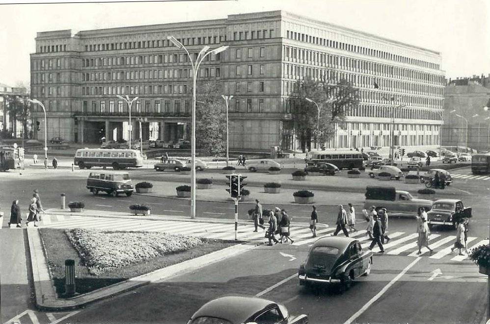 Dom Partii w latach 50-tych (Fot. materiały prasowe. Dzięki uprzejmości Centrum Bankowo-Finansowego Nowy Świat)