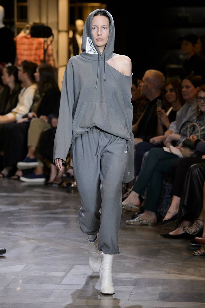 Vetements wiosna-lato 2017 (Fot. ImaxTree)