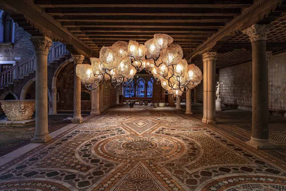 Nacho Carbonell, Inside a Forest Cloud Chandelier, 2019 (Fot. materiały prasowe)