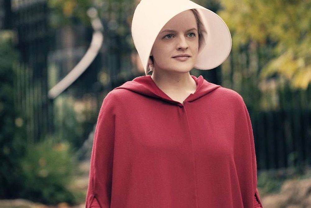 Elisabeth Moss w „Opowieści podręcznej” (Fot. materiały prasowe