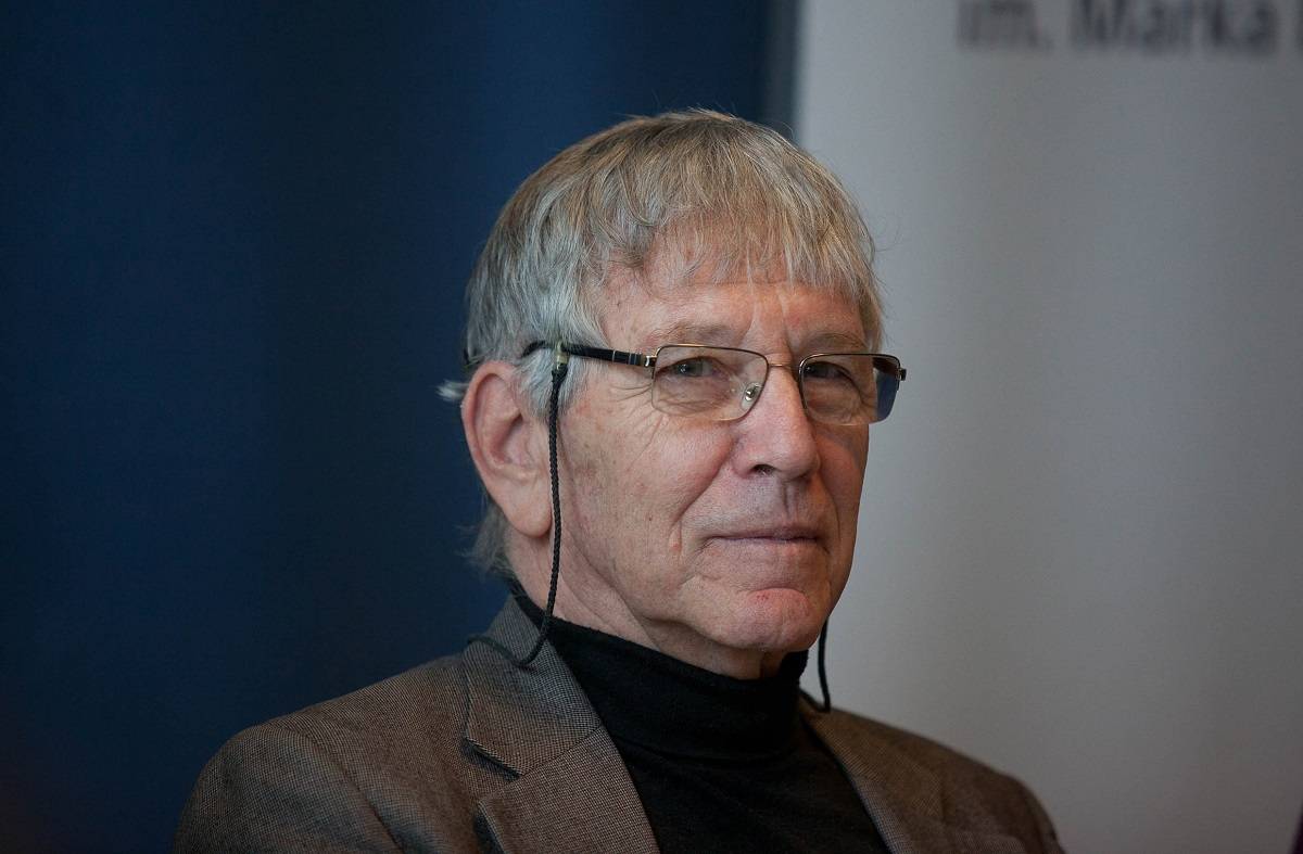 Amos Oz