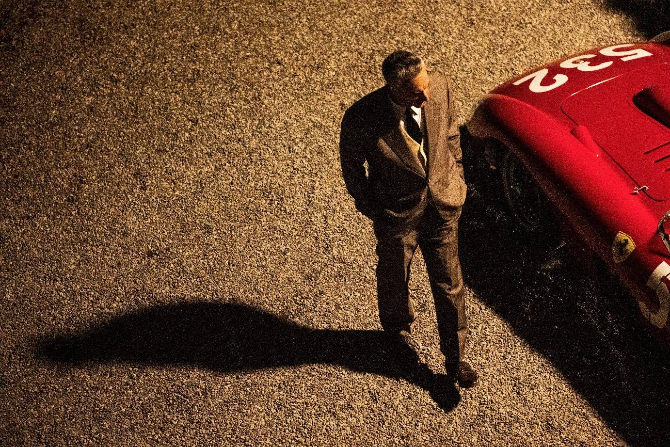 Adam Driver w filmie „Ferrari”, reż. Michael Mann (Fot. Materiały prasowe)