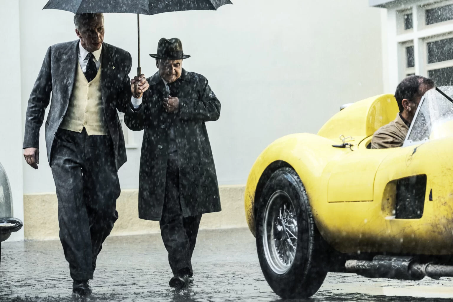 Adam Driver w filmie „Ferrari”, reż. Michael Mann (Fot. Materiały prasowe)