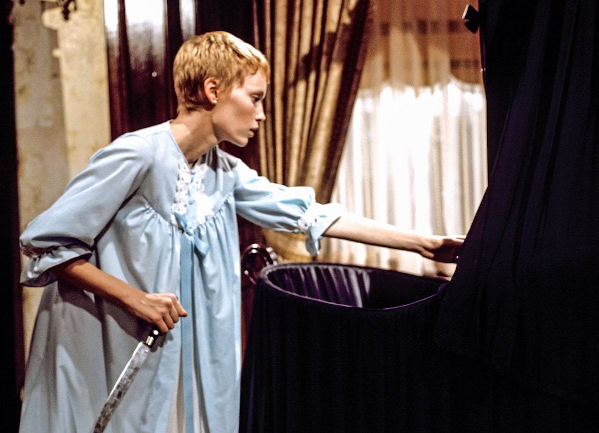 Mia Farrow jako Rosemary Woodhouse w filmie „Dziecko Rosemary” (Fot. Everett Collection, East News)
