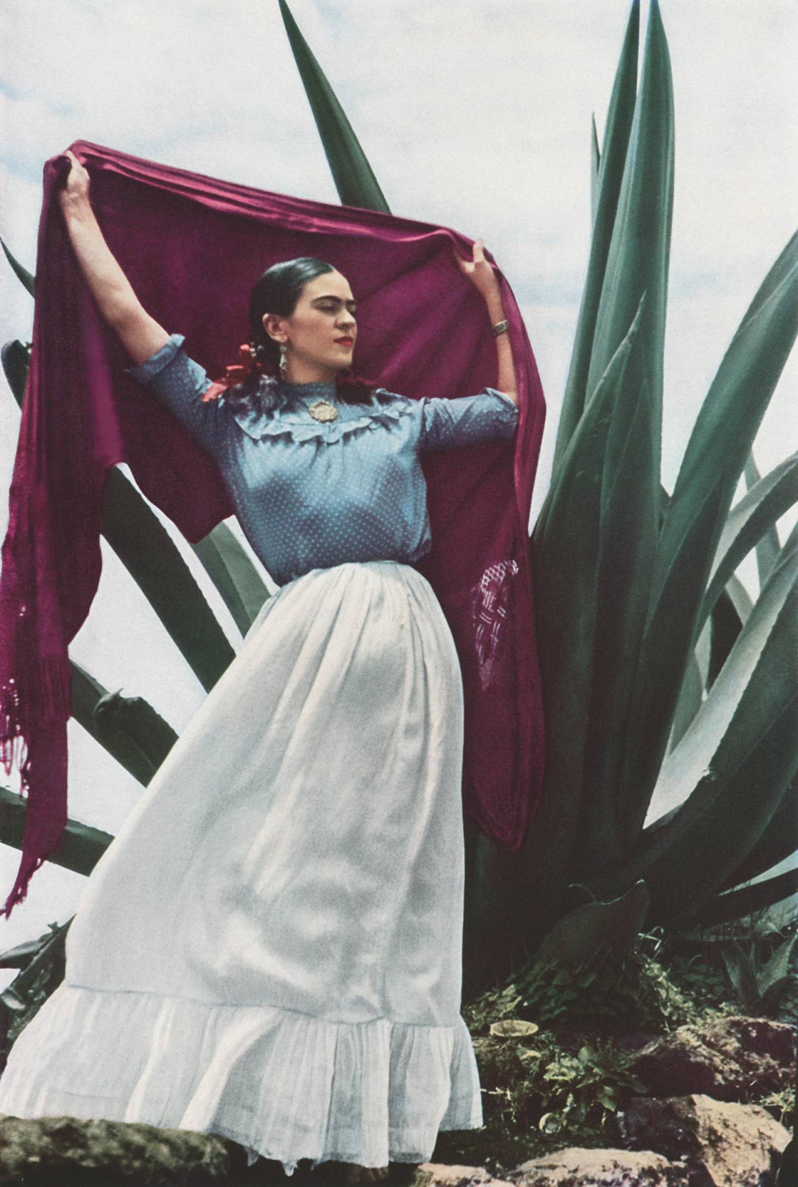 Frida Kahlo sfotografowana przez Toni Frissell dla amerykańskiego „Vogue’a”, 1937 © Toni Frissell, Vogue © Condé Nast