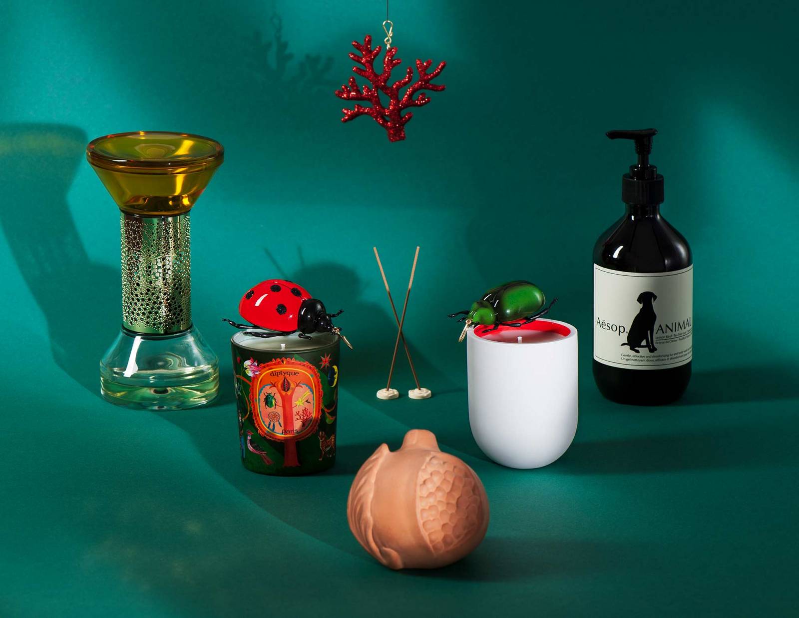 Selekcja prezentów dla domatorów. Wszystkie produkte są dostępne w perfumeriach Galilu.