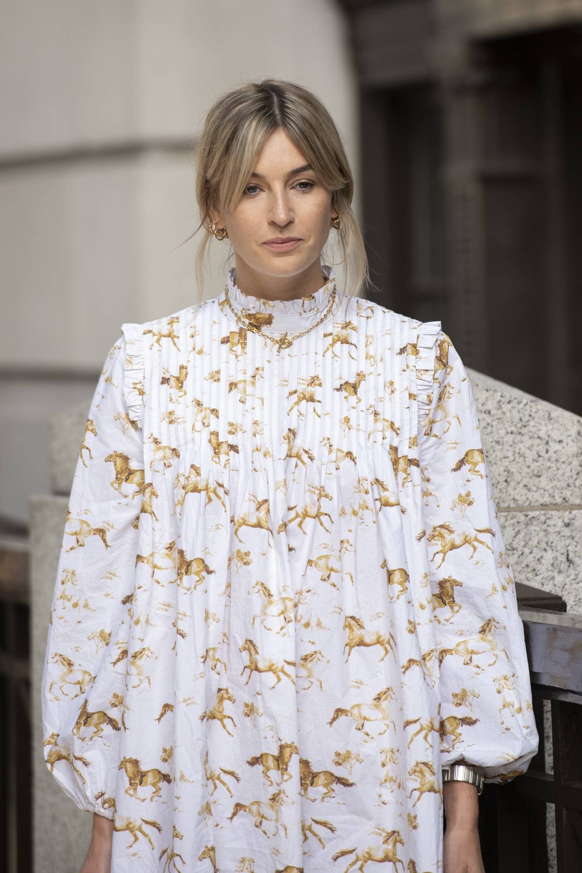 Camille Charriere w sukience Ganni 