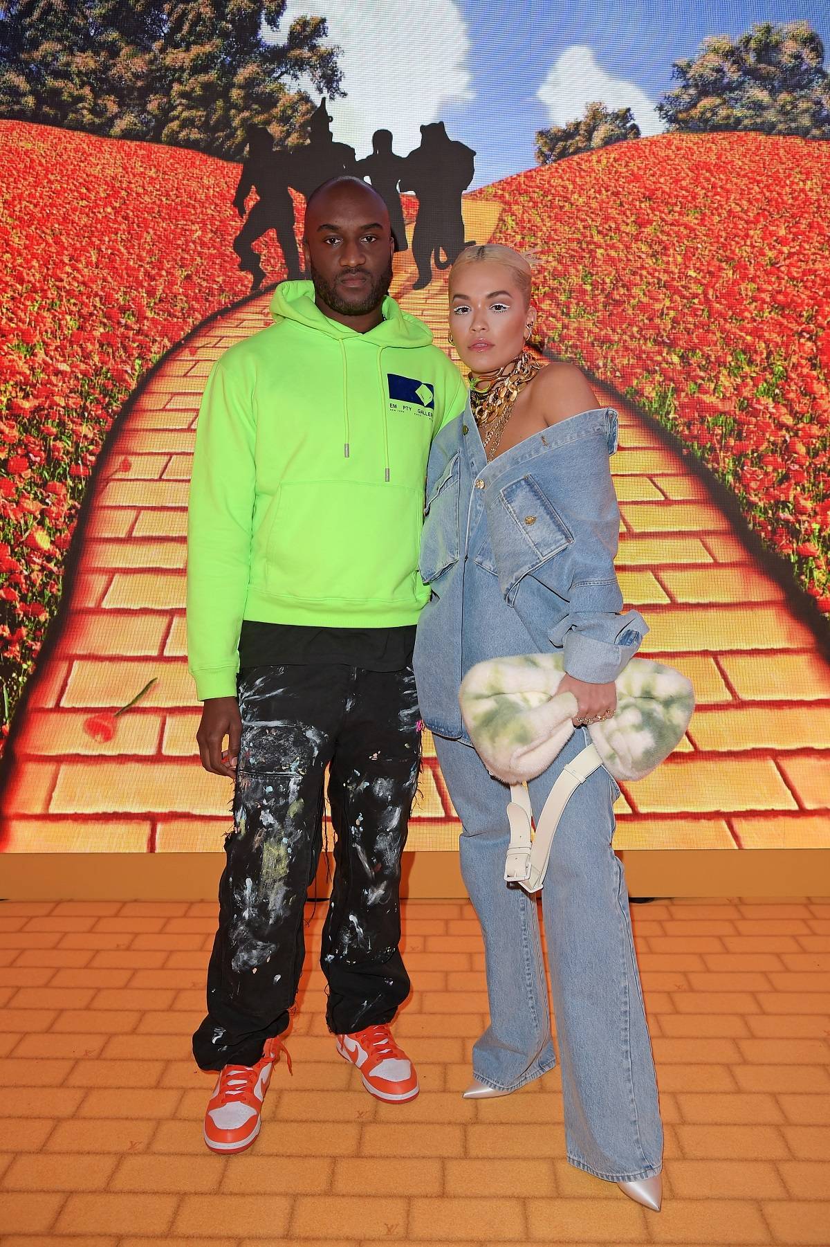 Virgil Abloh i Rita Ora podczas otarcia pop-upu Louis Vuitton w Londynie