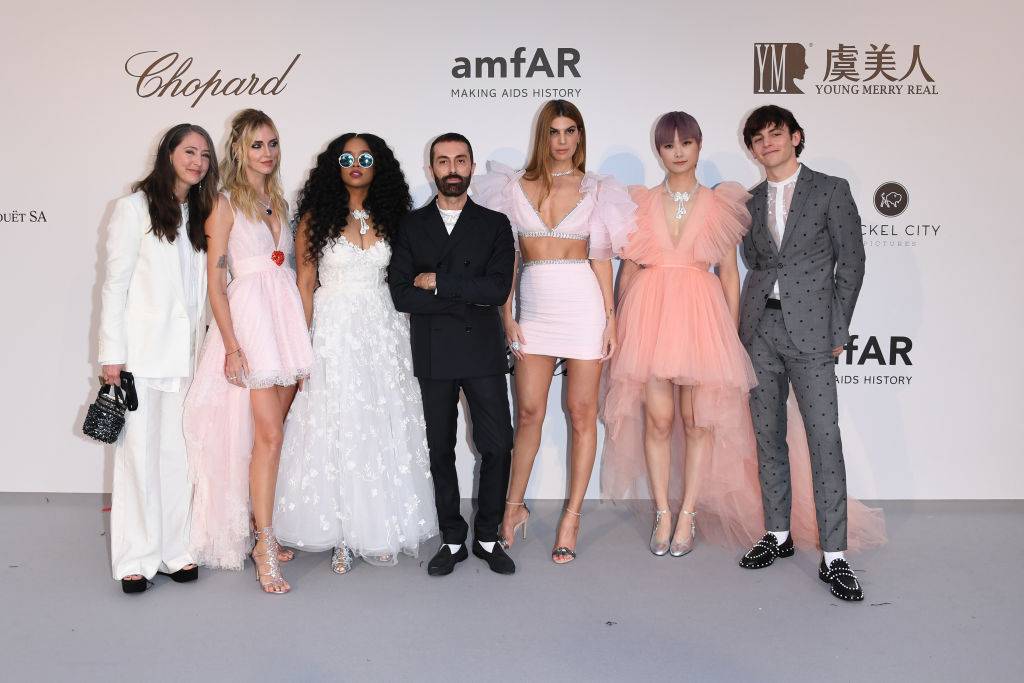 Anne-Sofie Johannson, Chiara Ferragni, H.E.R., Giambattista Valli, Bianca Brandolini, Chris Lee i Ross Lynch w Cannes (Fot. Getty Images)