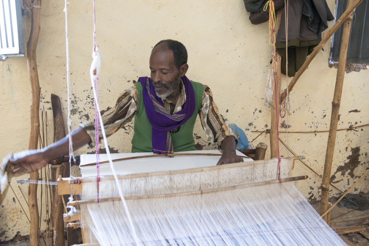 Tradycyjny sposób tkania bawełny (Fot. Ariadne Van Zandbergen, Getty Images)