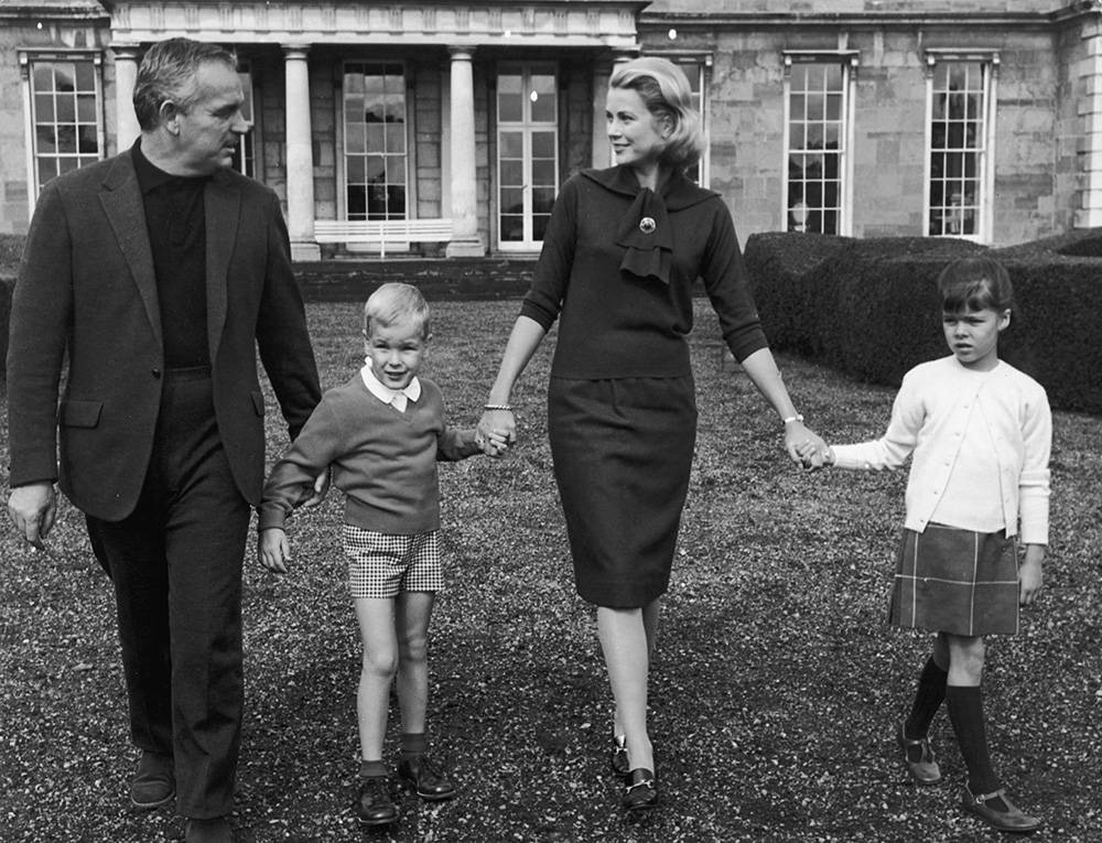 Księżna Grace z księciem Rainierem i dziećmi: Albertem oraz Caroline