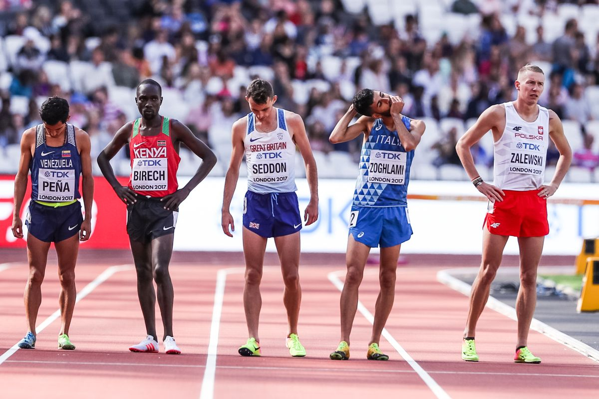 Aleksandra Szmigiel, Agencja Fotograficzna Reporter.
Londyn. Zawodnicy przygotowujący się do startu w półfinale biegu na 3000 m z przeszkodami podczas Mistrzostw Świata w Lekkiej Atletyce. (Grand Press Photo)