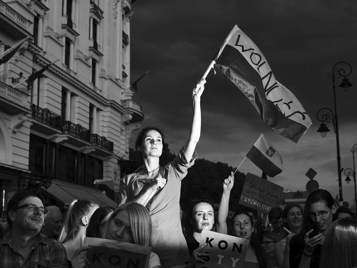 Autor: Adam Lach, Napo Images, Warszawa. Uczestnicy protestów zorganizowanych przeciwko reformom polskiego sądownictwa. 24 lipca 2017 (Grand Press Photo)
