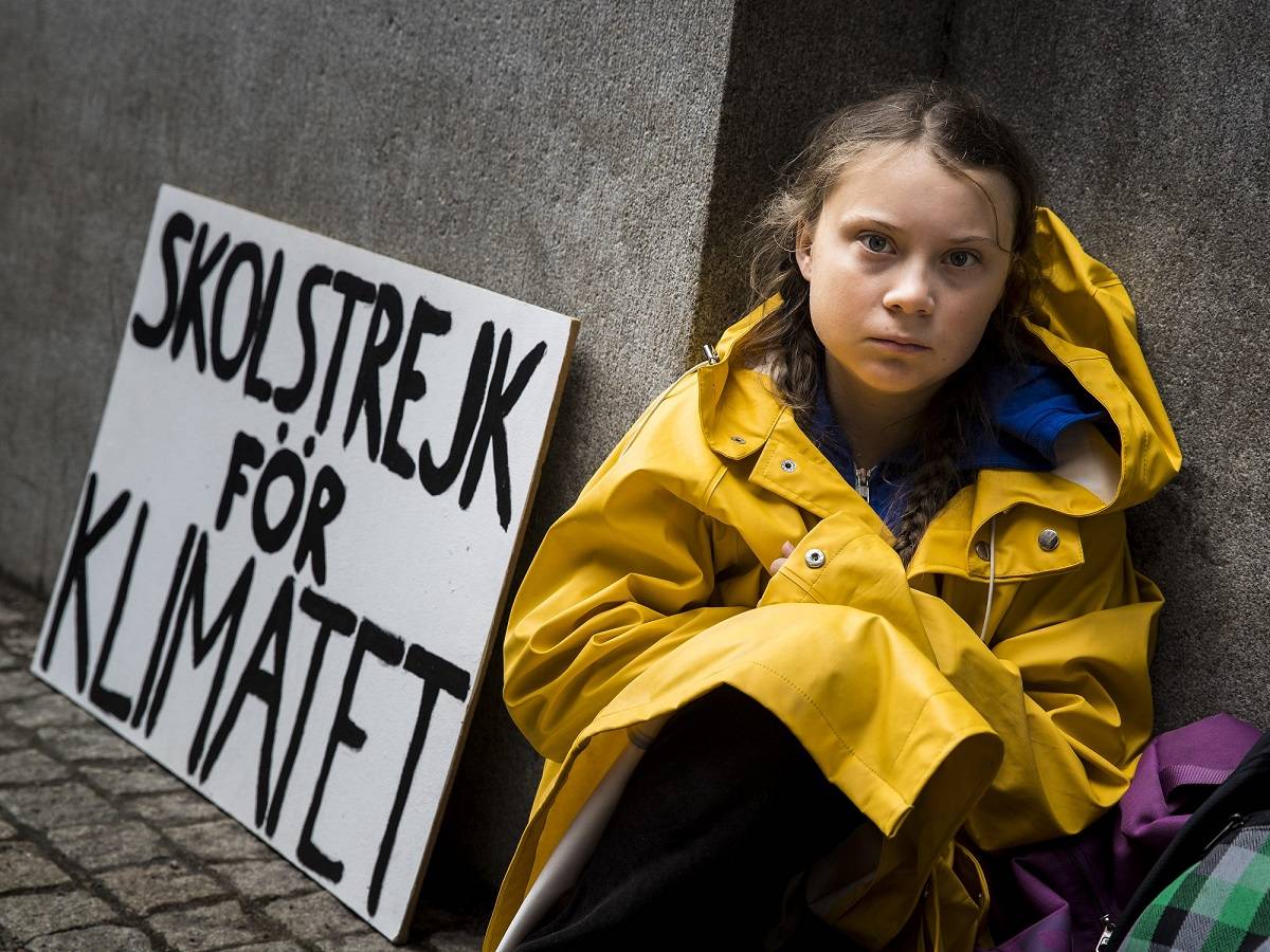 Protest uczniów przed siedzibą szwedzkiego parlamentu