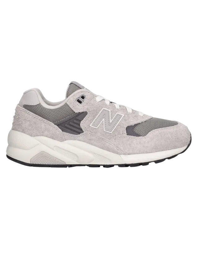 Najmodniejsze sneakersy marki New Balance na 2024 rok