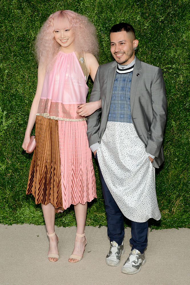 Rio Uribe i Fernanda Ly na gali nagród CFDA 2015  (Fot. Getty Images)