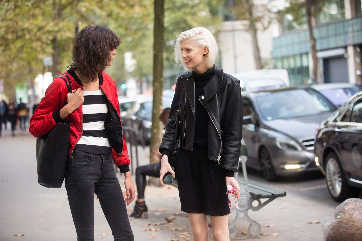 Mica Arganaraz i Ola Rudnicka podczas tygodnia mody w Paryżu