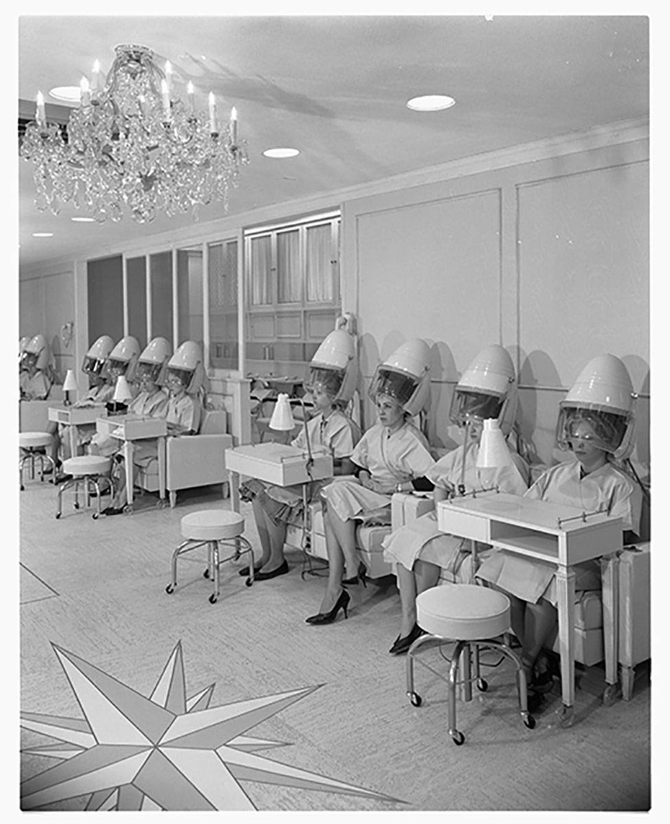 Salon fryzjerski w głównym nowojorskim kompleksie urodowym Heleny Rubinstein przy Piątej Alei / Biblioteka Kongresu Stanów Zjednoczonych