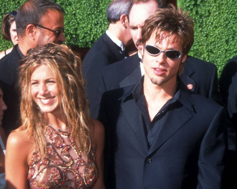 Jennifer Aniston i Brad Pitt na rozdaniu nagród Emmy w 1999 roku (Fot. Getty Images)
