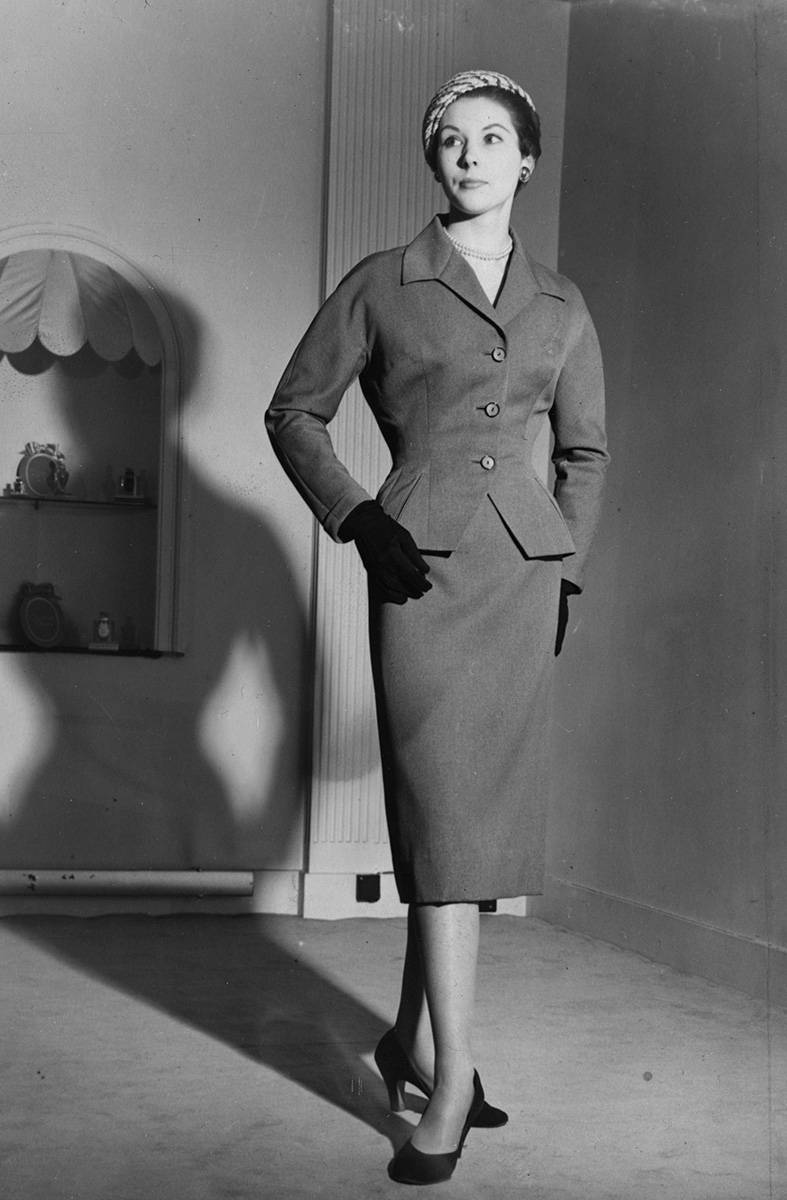 Kostium Christiana Diora z ołówkową spódnicą z 1954 roku (Fot. Keystone/Getty Images)