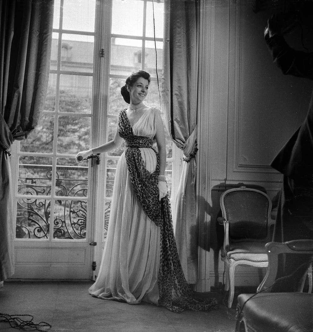 Denise Duval w sukni Diora w 1947 roku (Fot. Roger Viollet via Getty Images/Roger Viollet via Getty Images)