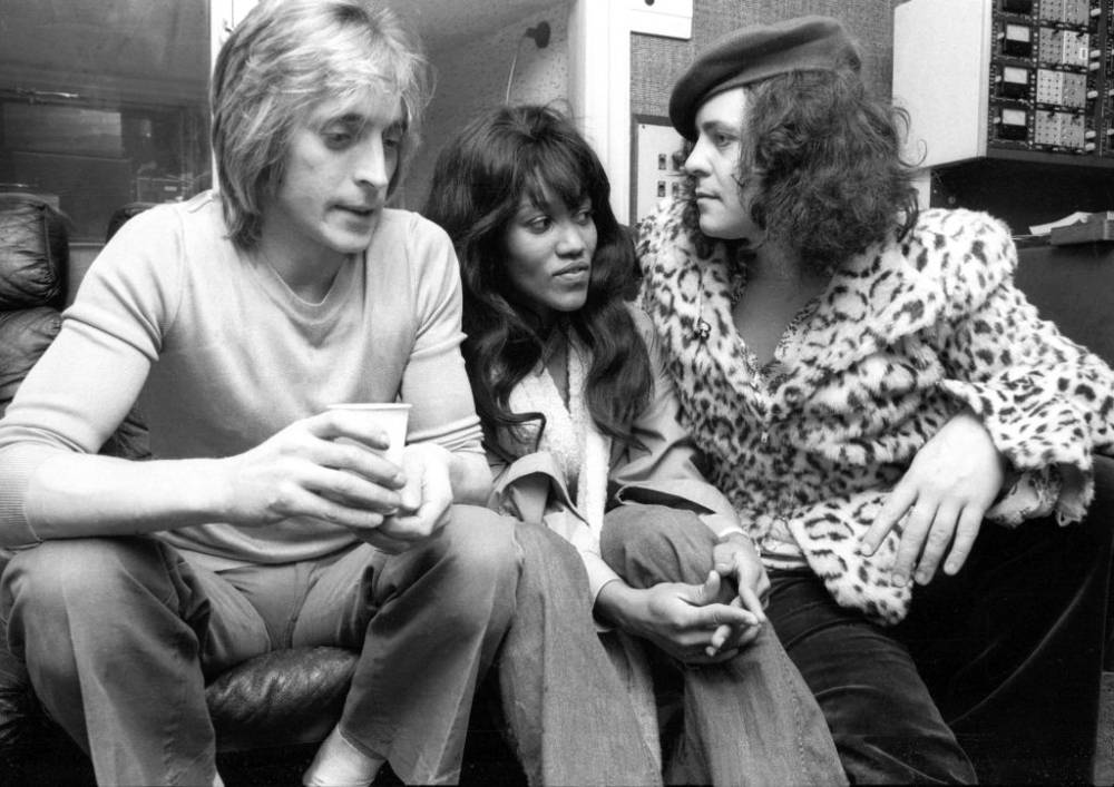 Od lewej: Mick Ronson, Gloria Jones and Marc Bolan (Fot. Ian Dickson/Redferns)