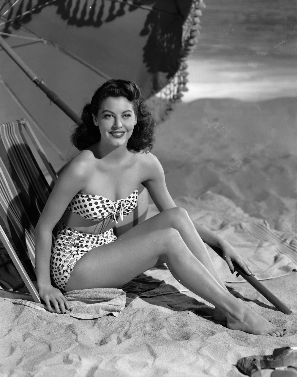 Ava Gardner w bikini w groszki w 1944 roku (Fot. Getty Images)